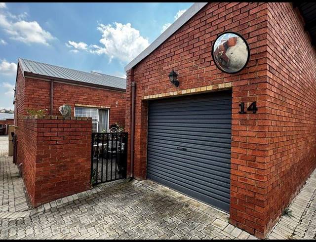 2 BEDROOM TOWNHOUSE FOR SALE IN GLEN MARAIS